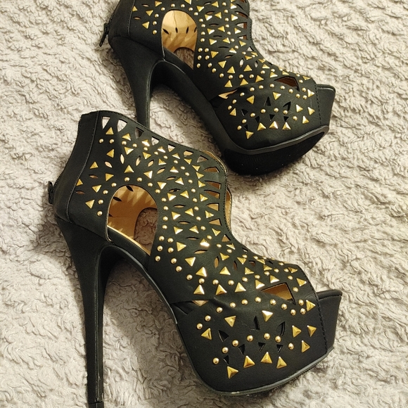 New Studded Pumps - Picture 4 of 4